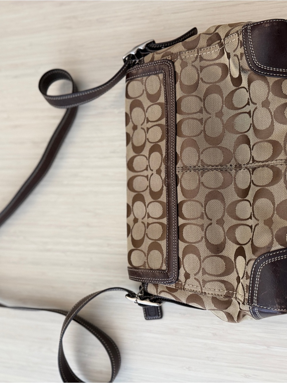 Coach Khaki and Chocolate Signature Canvas Turnlock Shoulder Bag - Picture 4 of 12